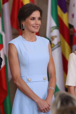  Letizia d'Espagneremet les médailles de l'ordre national du mérite civil au palais royal à Madrid le 19 juin 2019.