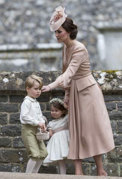 Kate Middleton ne quitte pas ses enfants des yeux