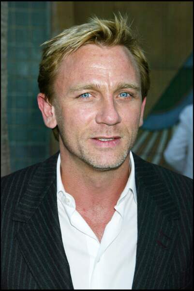 Daniel Craig dégage son front à la première du film "Layer Cake" à Hollywood en 2004