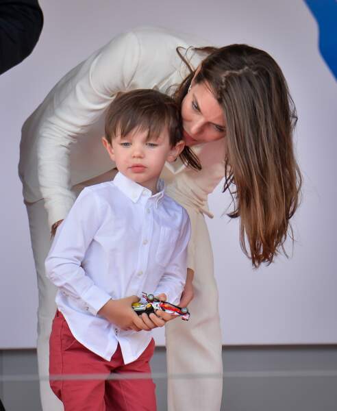 Charlotte Casiraghi et son fils Raphaël lors du Grand Prix de Formule E à Monaco le 13 mai 2017