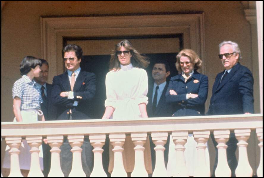 Première apparition de Caroline de Monaco et Philippe Junot, au balcon du palais princier de Monaco, en avril 1978