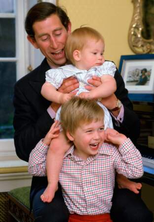 Le Prince Charles avec les Princes Harry et William
