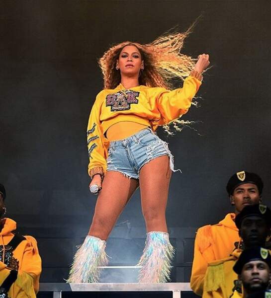 Un look casual, déjà plébiscité par Beyoncé Knowles, au festival Coachella, à la mi-avril