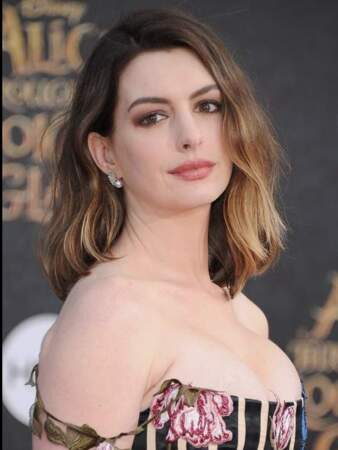 Le brushing ondulé d'Anne Hathaway 