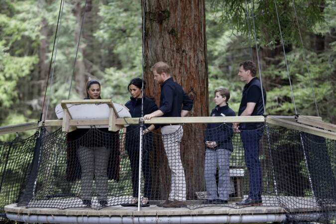 Le prince Harry et Meghan Markle sur le site Redwoods Tree Walk 