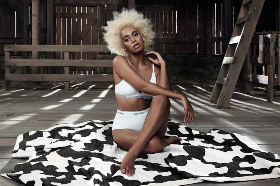 Solange Knowles pose pour la nouvelle collection Calvin Klein et ses boucles au naturel en disent long