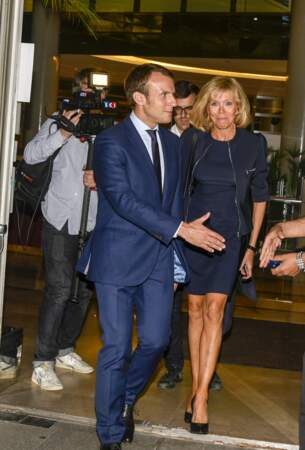 Apres un passage au journal de TF1, Emmanuel et Brigitte Macron regagnent Bercy, le 30 août 2016