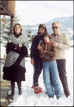 Grace Kelly et le prince Rainier aux côtés de leurs filles Caroline et Stéphanie