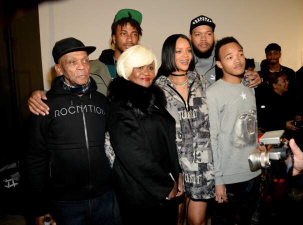 Rihanna et sa famille en backstage