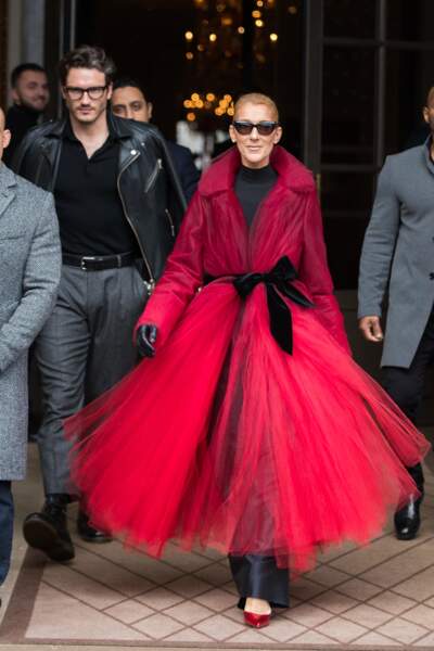 Céline Dion en rouge et noir ultra glamour avec Pepe Munoz