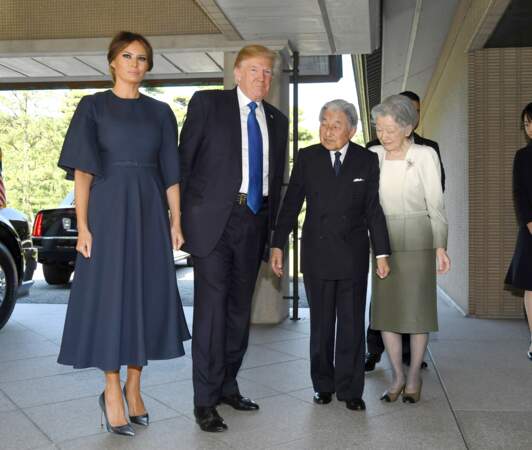 Melania Trump ultra classe en robe dior et escarpin métallisés