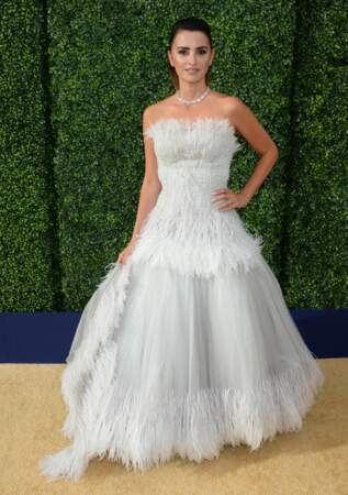 Penélope Cruz, très élégante en total look Chanel au 70ème Primetime Emmy Awards au théâtre Microsoft à Los Angeles
