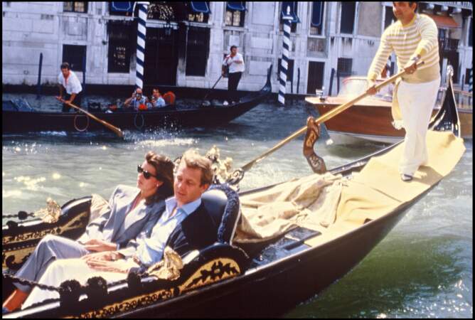 La princesse Caroline de Monaco et Stefano Casiraghi, en séjour à Venise, en 1985