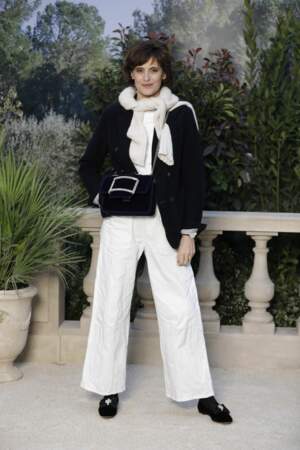Inès de La Fressange avait opté pour un look d'inspiration marin pour le défilé Chanel Haute-Couture.