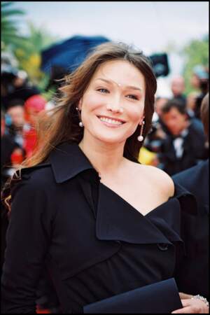 Carla Bruni, rayonnante au Festival de Cannes en 2000.