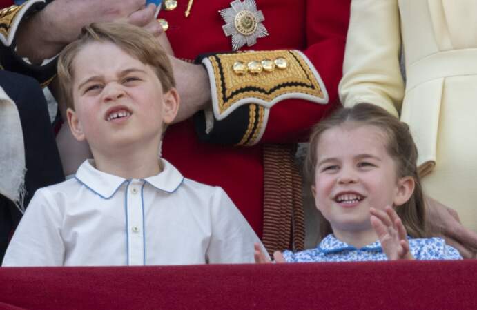Le prince George de Cambridge, la princesse Charlotte de Cambridge au balcon du palais de Buckingham
