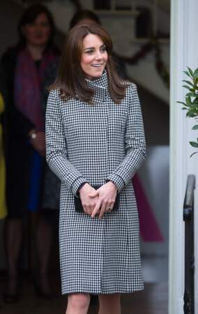 La duchesse de Cambridge dans son manteau Reiss