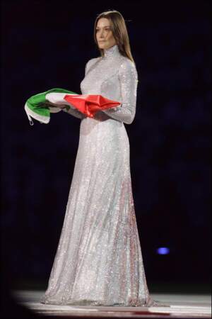 En robe longue scintillante Giorgio Armani lors de la cérémonie d'ouverture des JO de Turin en 2006
