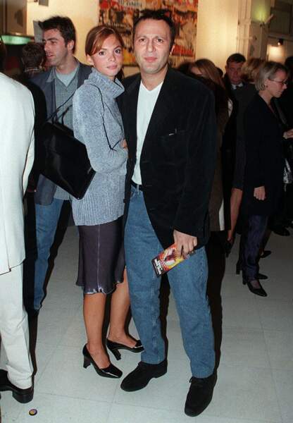 Arthur avec sa femme Léa Vigny à la générale du spectacle « Notre-Dame de Paris » en septembre 1998.
