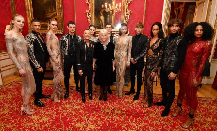 La compagne du prince Charles a même posé avec les modèles de Julien Macdonald