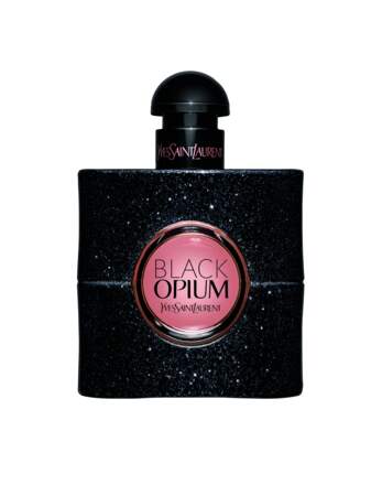 Iris Mittenaere change souvent de parfum. Cet hiver, elle a adoré Black Opium d'Yves Saint Laurent