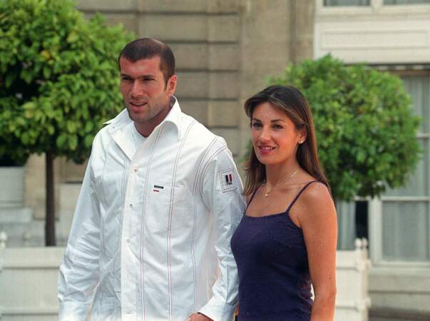 Zinédine Zidane et sa femme Véronique, reçus à l'Elysée avec l'Equipe de France de football le 31 août 2000