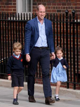 Royal Baby 3 Le prince William amène George et Charlotte à la maternité pour qu'ils rencontrent leur petit frère