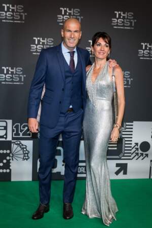 Véronique Zidane a ébloui le green carpet de sa robe argentée lors de la soirée The Best 2018 