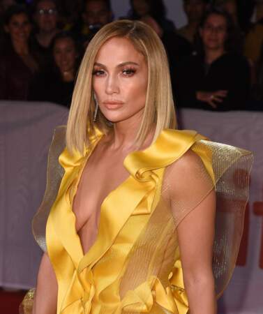 Pour l'occasion ce 7 septembre, le coiffeur de Jennifer Lopez lui avait concocté un carré plongeant blond