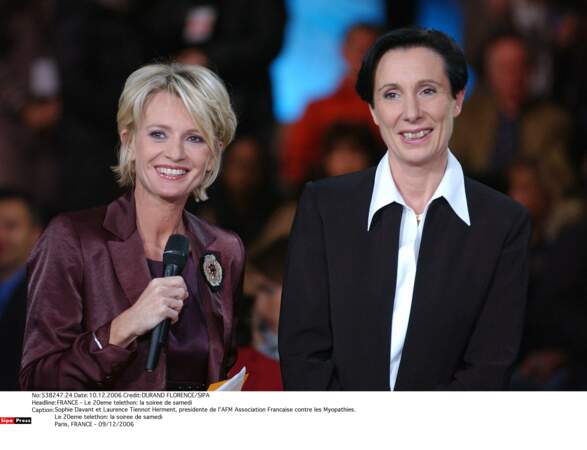 Sophie Davant et Laurence Tiennot Herment, présidente de l'AFM Association Française contre les Myopathies, en 2006