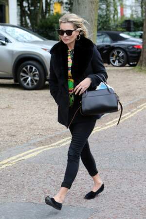 Kate Moss en route pour la réception dans la maison londonienne de George Michael.