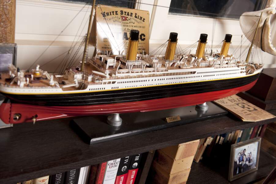 Une maquette du Titanic, dont Maxime Chattam est un passionné
