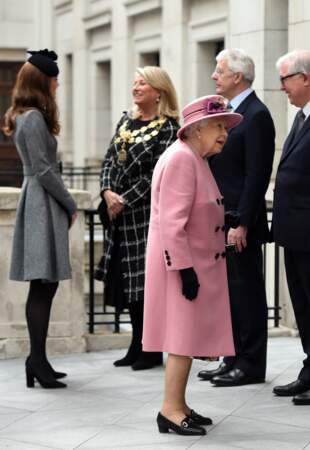 Kate Middleton et Elizabeth II inaugurent la ré-ouverture de la "Bush House" à Londres