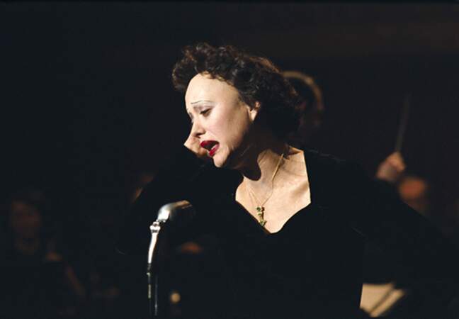 ... pour son interprétation d'Edith Piaf dans "La Môme"
