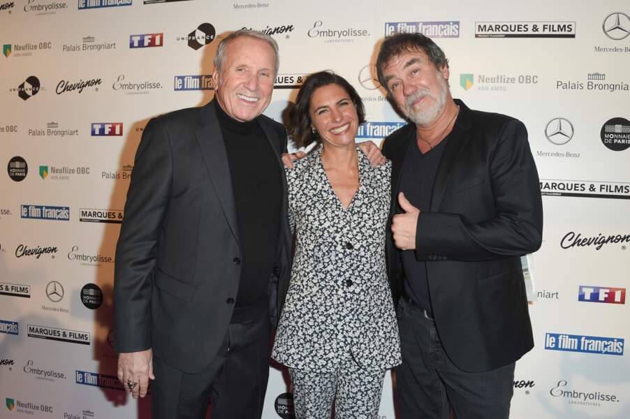 Alessandra Sublet, tout sourire, en compagnie d'Yves Renier et Olivier Marchal le 5 février