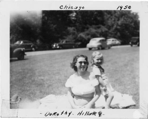 Hillary Rodham, à 3 ans avec sa mère, Dorothy (1950)