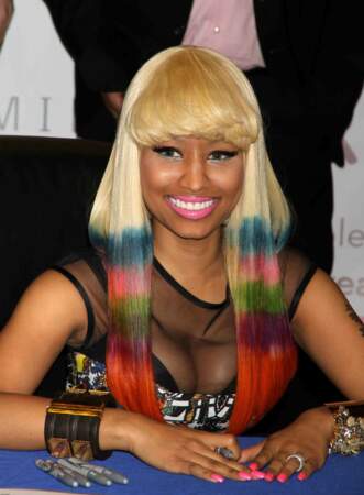Le tie and dye arc-en-ciel de Nicki Minaj