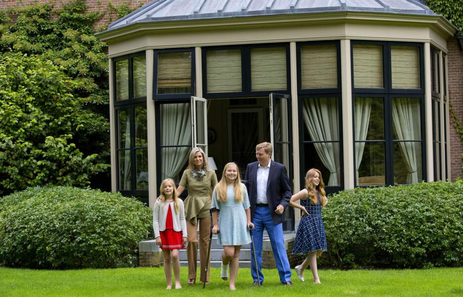 La famille royale des Pays-Bas dans les jardins de la villa Eikenjorst