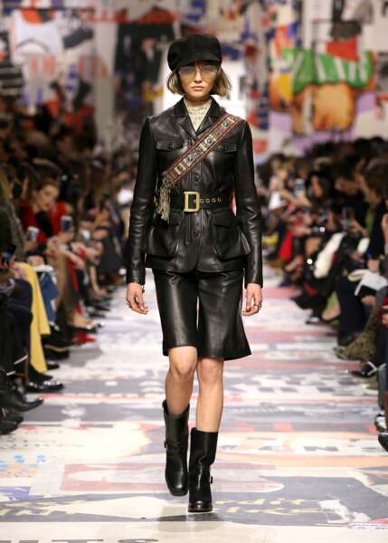 Dior fait du cuir un ensemble noir inspiration seventies, ultra tendance.