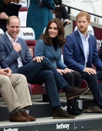 Kate Middleton, William d'Angleterre et Harry d'Angleterre, tous les trois en veste bleue