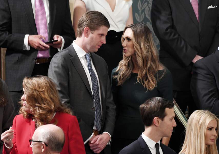 Derrière la "First daughter", son frère Eric Trump et l'épouse de celui-ci, Lara.