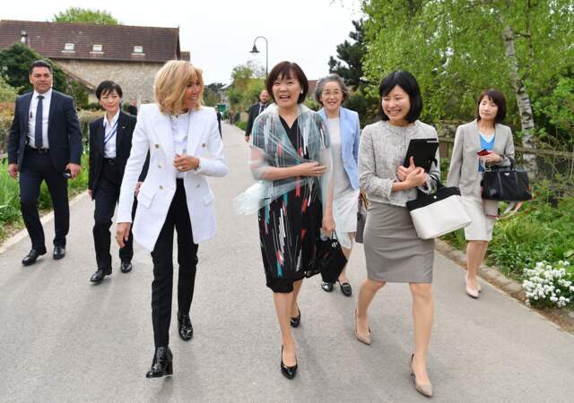 Brigitte Macron et Akie Abe, femme du premier ministre du Japon, très chics à Giverny
