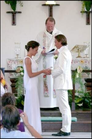 Alessandra Sublet et Thomas Volpi dans l'église anglicane de Saint-Barth lors de leur mariage en 2008