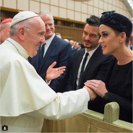 Katy nous surprendra toujours. Elle ne fait pas que méditer... Elle en parle aussi avec le pape !