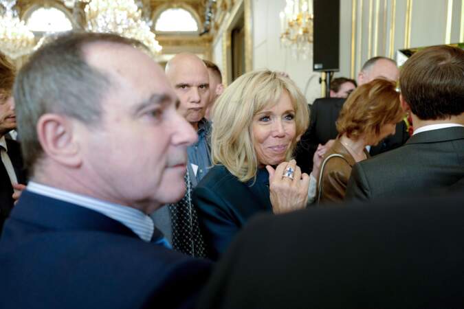 Brigitte Macron s'est montrée souriante et chaleureuse avec les invités à cette fête du 1er mai 