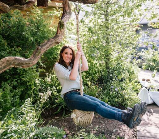 Kate Middleton décontractée en jean pour le "Chelsea Flower Show garden "