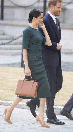 Meghan Markle, en escarpins Paul Andrew, avec le Prince Harry en visite à Dublin, le 10 juillet 2018