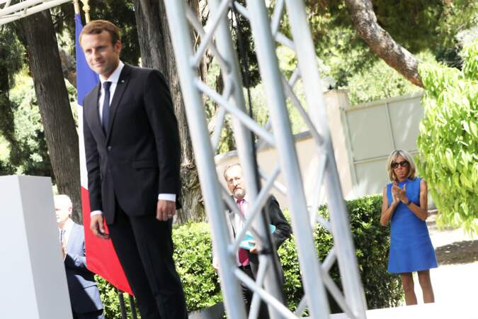 Brigitte Macron ne quitte plus cette robe Louis Vuitton qu'elle possède en 4 couleurs