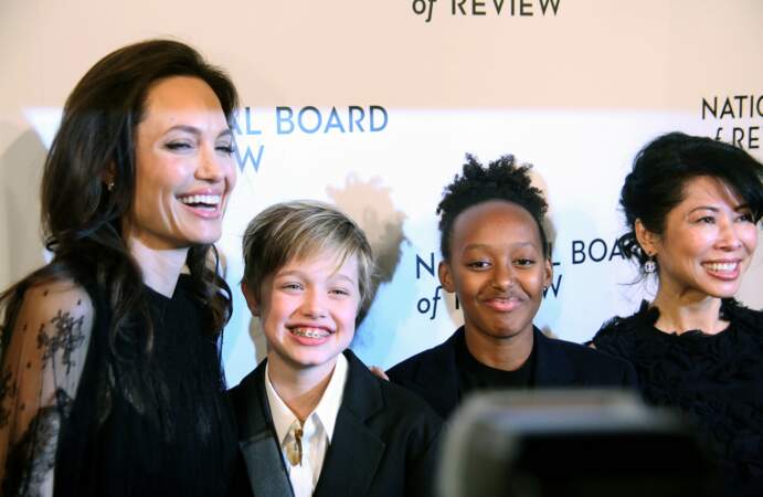 Angelina Jolie sur le tapis rouge avec ses filles Shiloh et Zahara