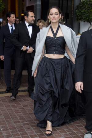 Marion Cotillard a été aperçue à la sortie de l'hôtel Majestic à Cannes, ce lundi 20 mai